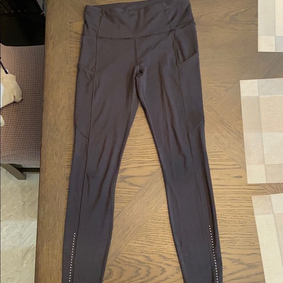 Lululemon black leggings with side pockets - Picture 3 of 4